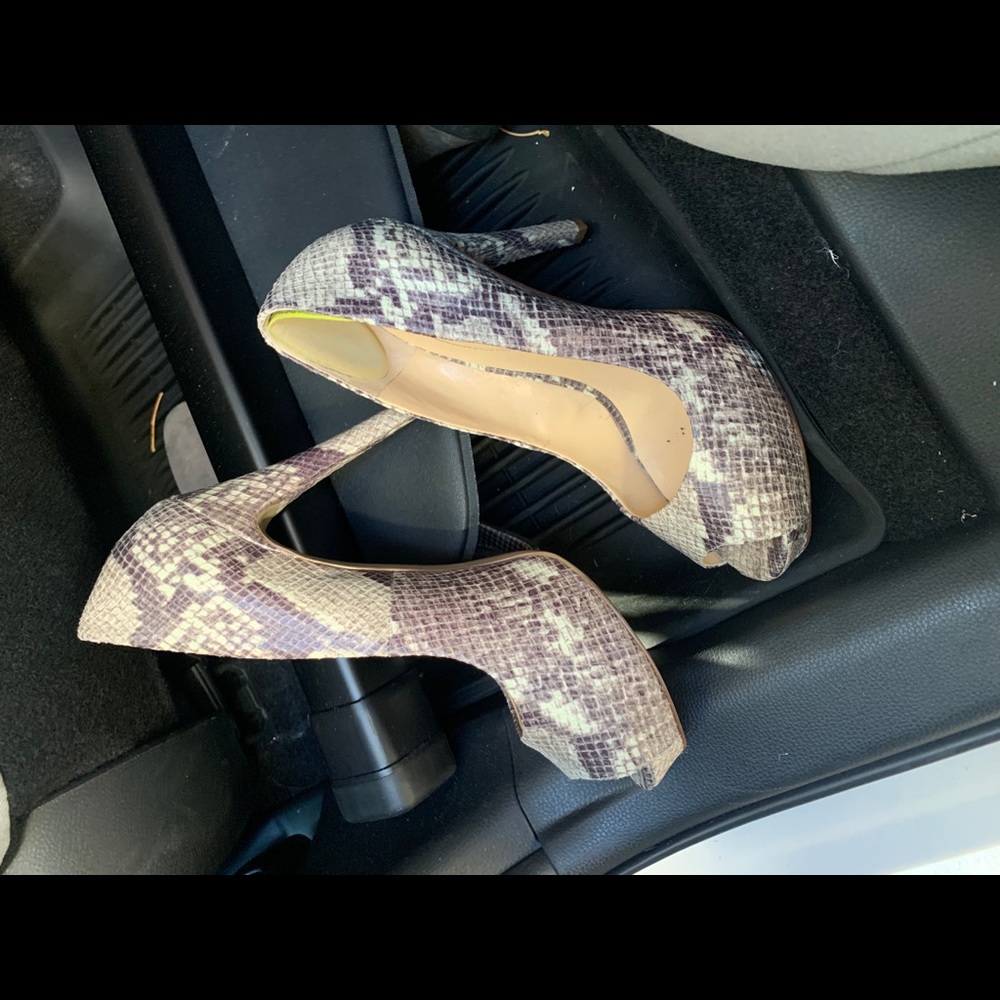 Guess snakeskin pump heels